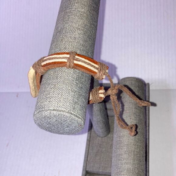 LOVE Arrow Hearts Leather and Stone Tie Brown Cream Red Green Bracelet 8 inches - Picture 4 of 10